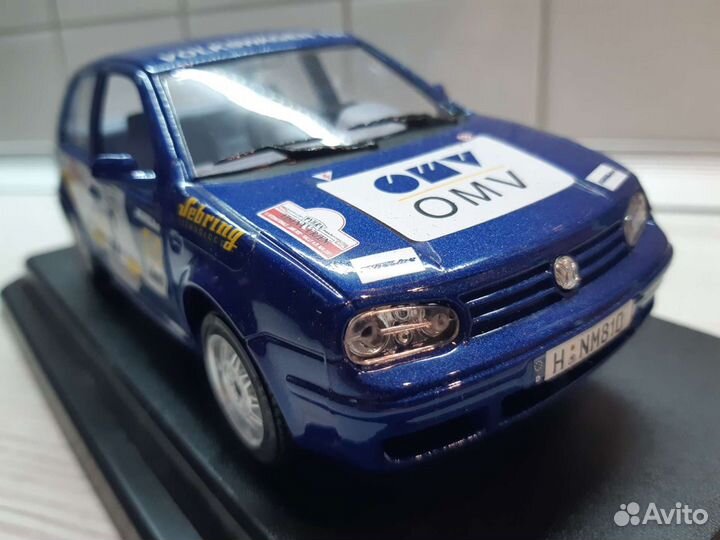 Модель Volkswagen Golf 1:24