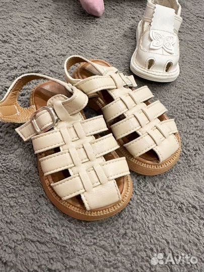 Сандалии для девочки 22-23
