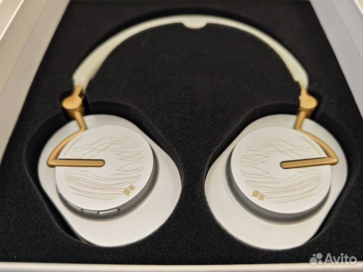 Moondrop x Singer Edge