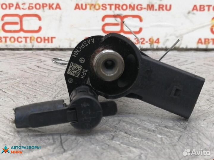 Форсунка Volkswagen Passat B6 2008 03L130277
