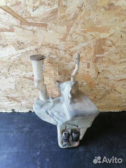 Бачёк омывателя mitsubishi carisma