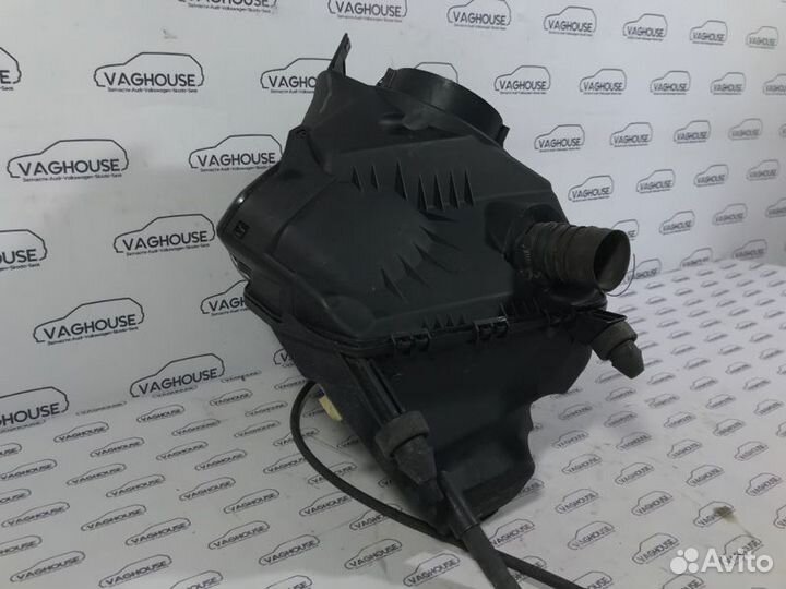 Корпус воздушного фильтра Audi A6 C6 3.2 BYU 2007