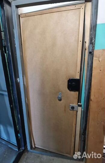Дверь входная железная бу