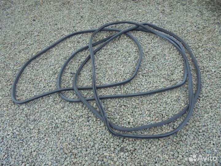 Уплотнитель дверного проёма Toyota Camry Gracia