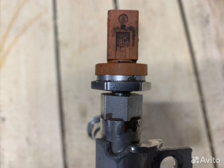 Рампа топливная Skoda Yeti 1.2 CBZ 2010