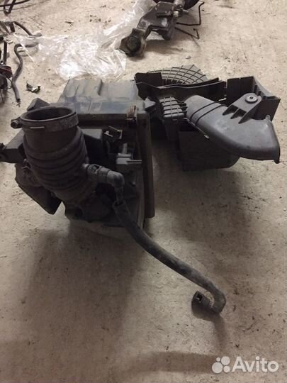 Корпус воздушного фильтра Mazda 3 BK 2.0