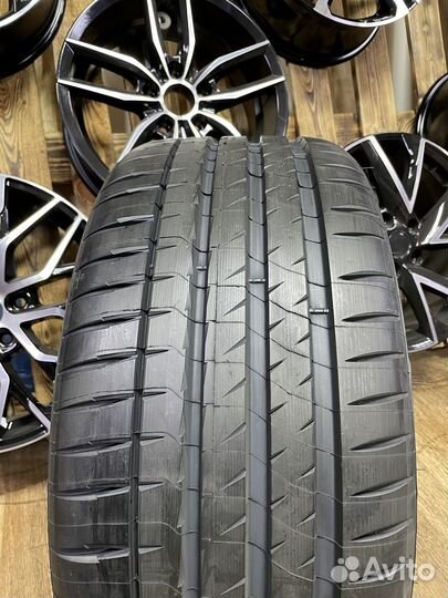 Michelin Pilot Sport 4 S 235/40 R19 96Y