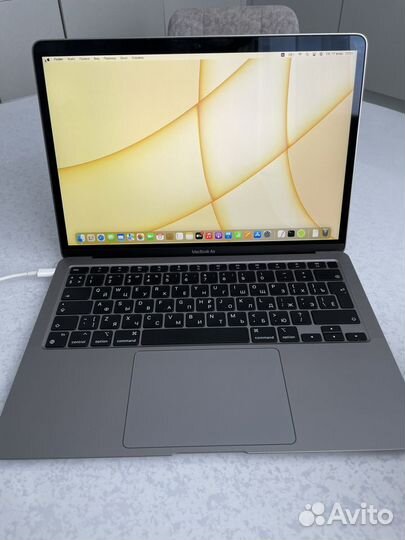 MacBook Air 13 (2020), 256 ГБ, M1 (8 ядер), RAM 8 ГБ, GPU 8-core