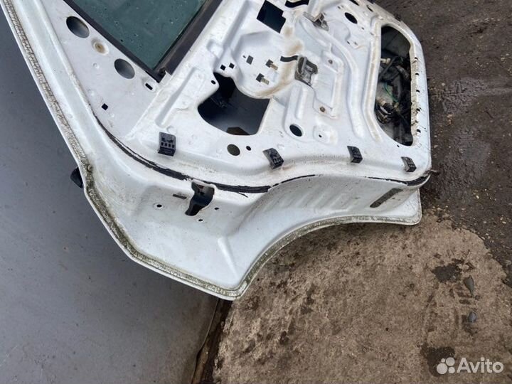 Дверь задняя левая Ford Scorpio лифтбек BRE 1989
