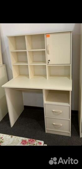 Письменный стол