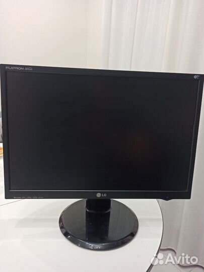 Монитор LG 22