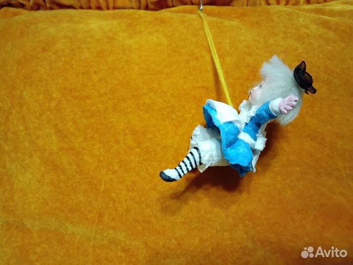 Ватная ёлочная игрушка. Алиса в стране чудес