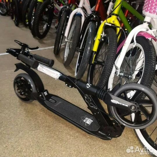 Самокат с дисковым тормозом