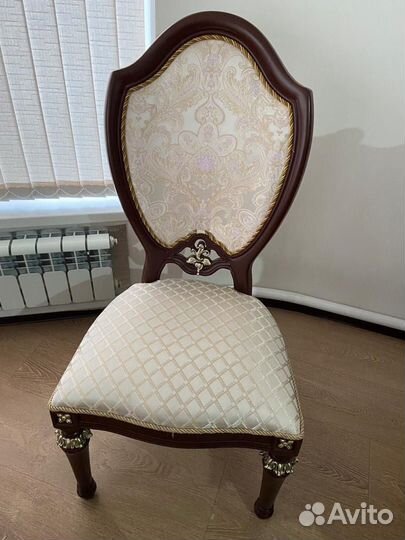 Стол и стулья