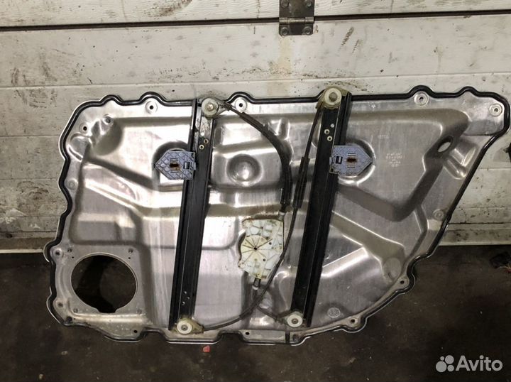 Стеклоподъемник задний правый Audi A8L 4E4839849A