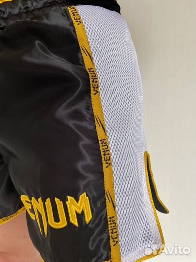 Тайские шорты Venum черный-белый-золотой