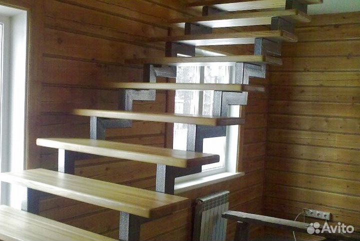 Прямая лестница на металлокаркасе