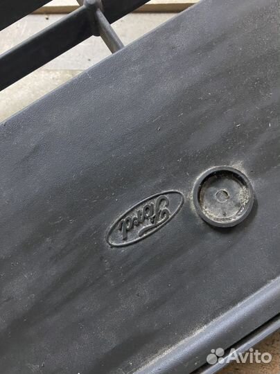 Решетка в бампер центральная, Ford Focus II