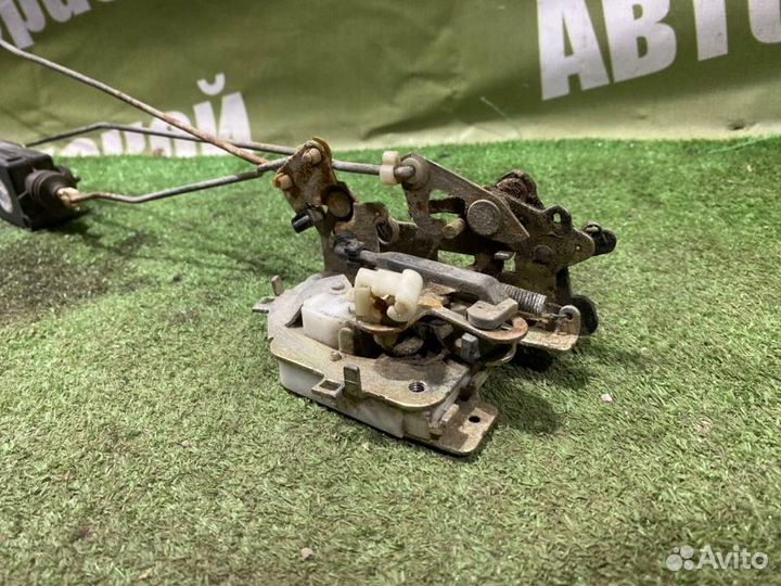 Замок боковой двери задний правый Kia Clarus FE