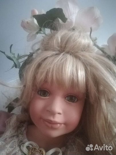 Коллекционная фарфоровая кукла