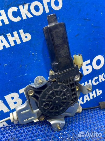 Передний правый стеклоподъемник Hyundai Accent