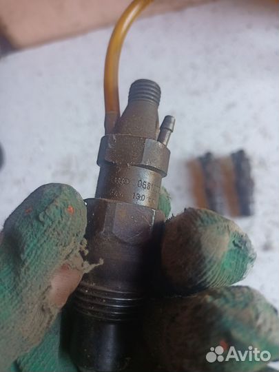 Форсунка топливная VW Golf 2 Jetta Audi 80 Audi 90