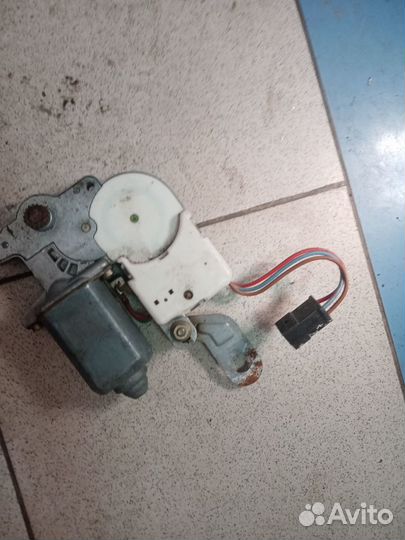 Моторчик люка Volkswagen Passat В3