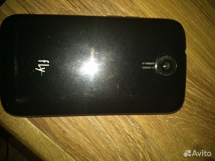 Телефон Fly