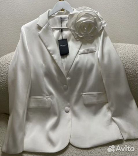 Пиджак женский атлас белый оверсайз роза