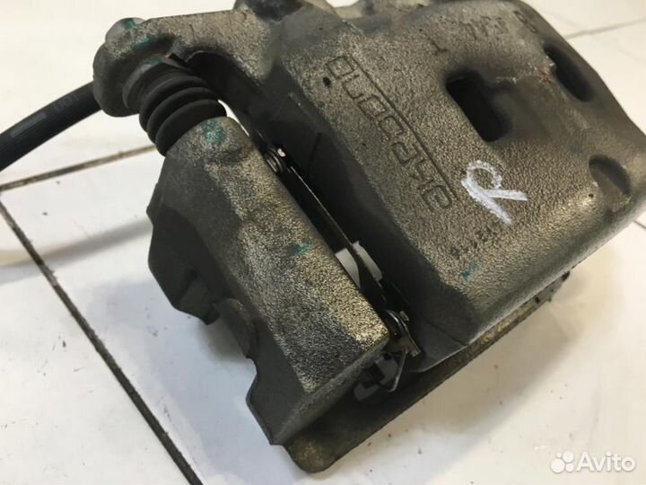 Суппорт передний правый Infiniti Q50 V37