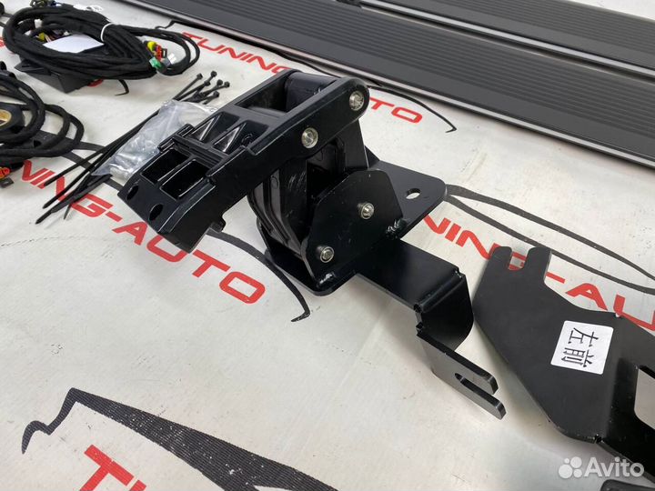 Выдвижные подножки Cadillac XT6