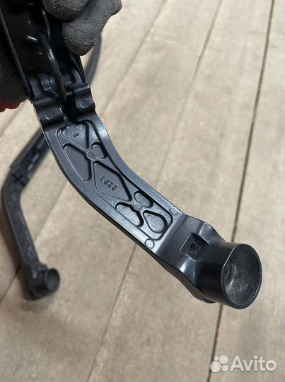 Поводок дворника Mitsubishi Outlander 3