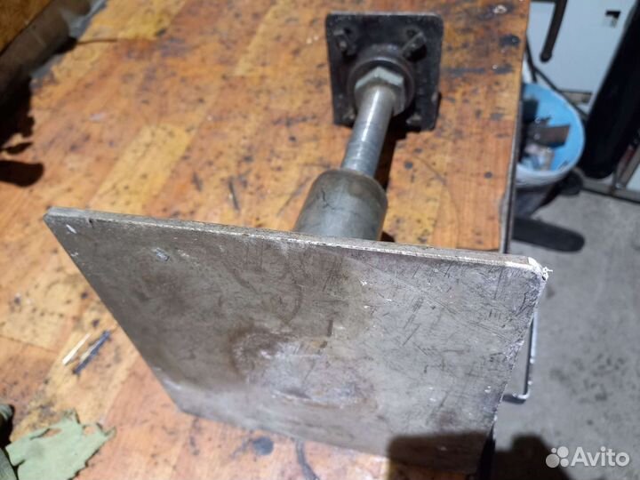 Домкрат винтовой