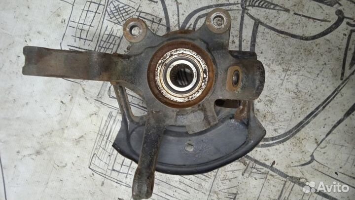 Кулак передний левый Nissan Almera Classic (B10)