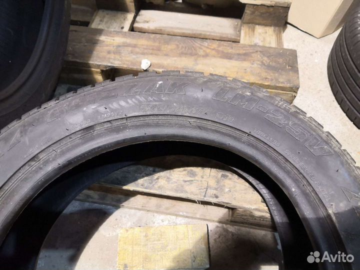 Bridgestone Blizzak LM-25 205/55 R17