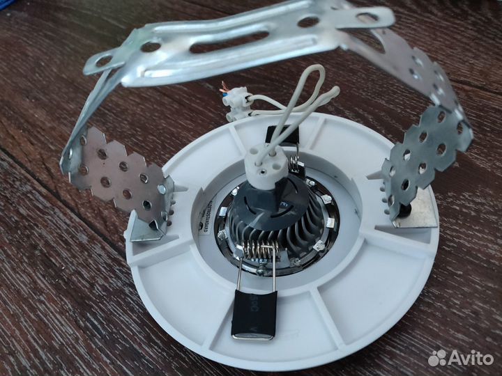 Светильник потолочный встраиваемый