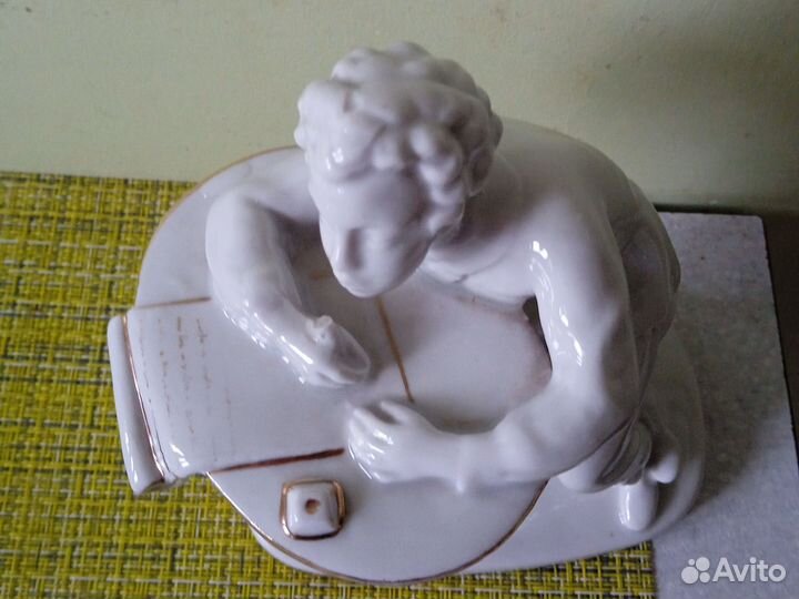 Статуэтка фарфор Пушкин в юности