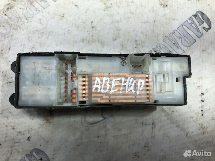 Блок управления стеклоподъёмниками Nissan Avenir