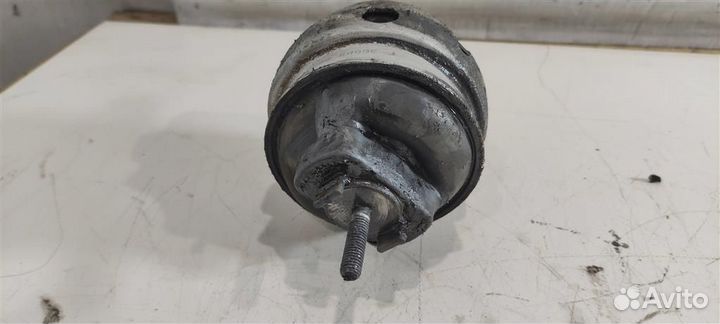 Подушка крепления двигателя 8E0199379BH 2.0 Бенз