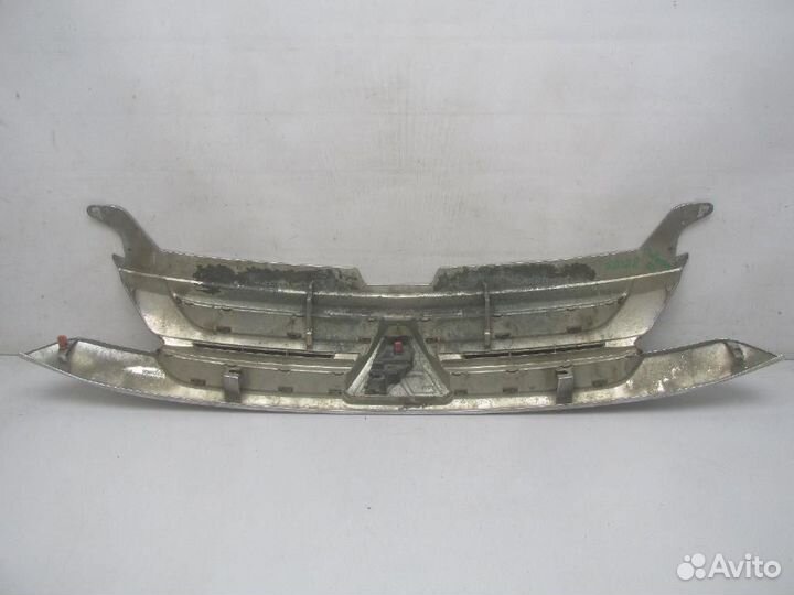 Решетка радиатора Mitsubishi Outlander