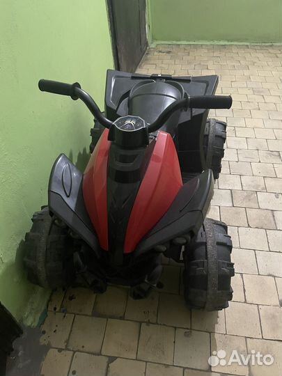 Детский квадроцикл на аккумуляторе