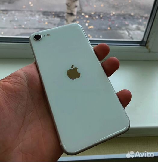 iPhone SE, 64 ГБ