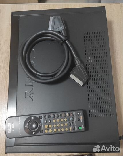 Видеомагнитофон Sony Slv-E880EG