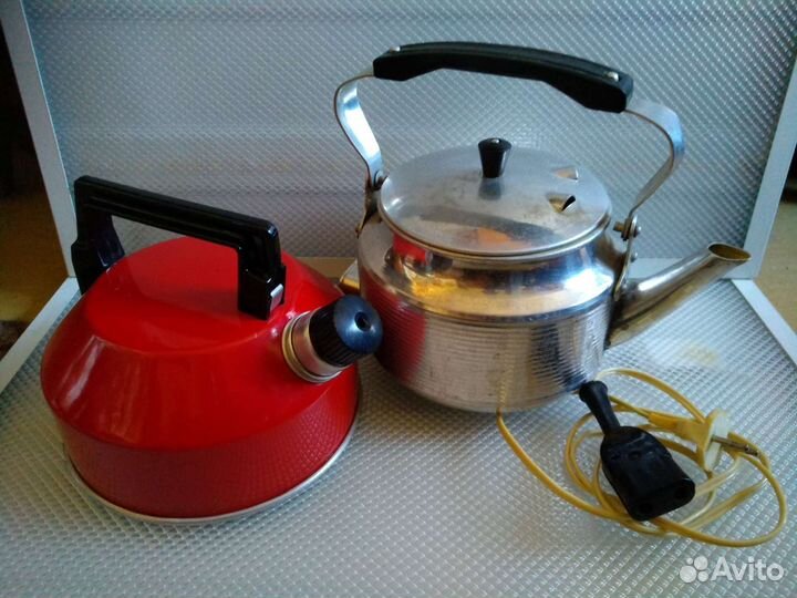 Два советских чайника
