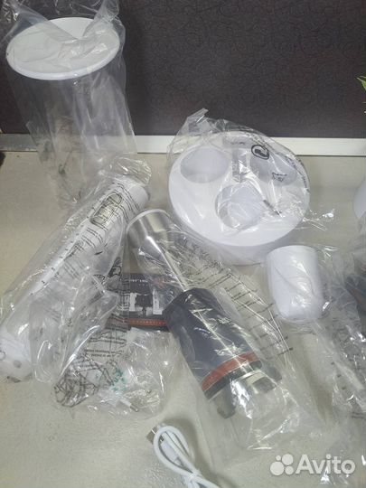 Блендер беспроводной Polaris PHB 0746 CordLess