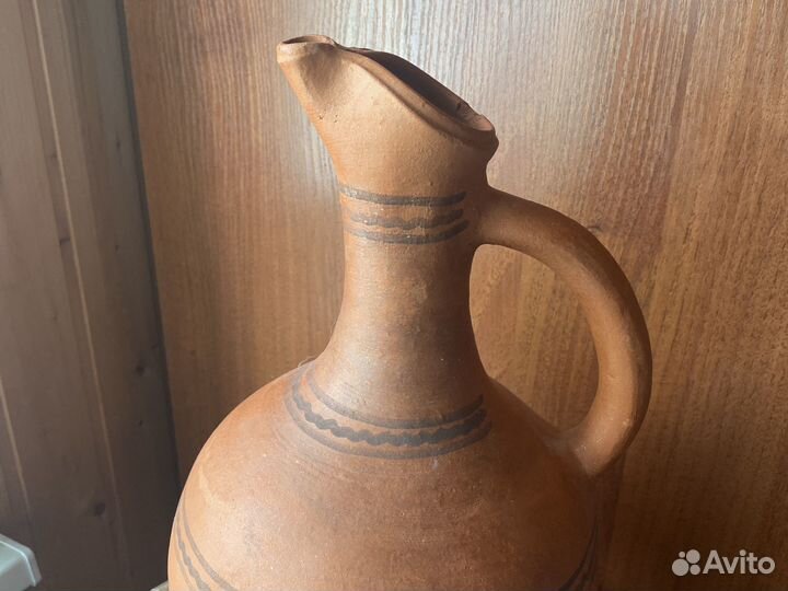 Глиняный кувшин большой