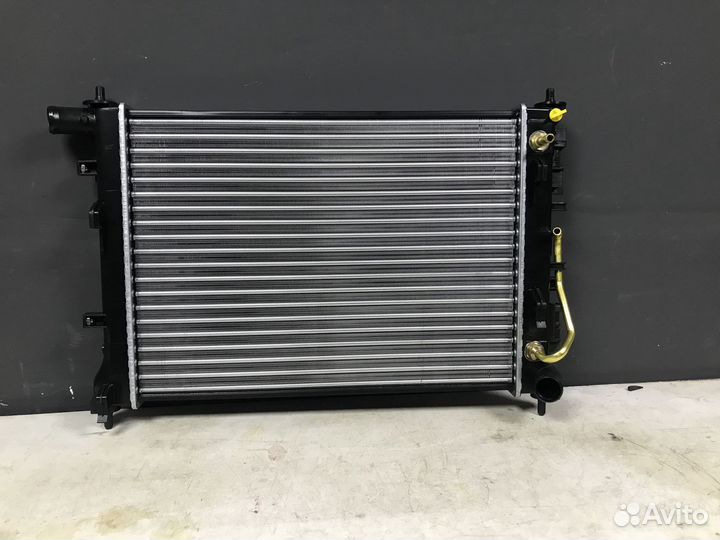 Радиатор охлаждения двигателя Kia Rio 4 FB