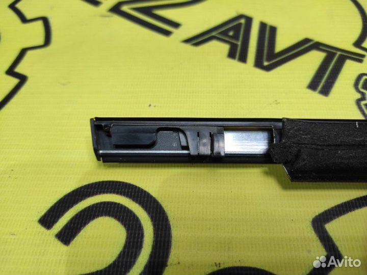 Молдинг стекла (на дверь) передний левый Nissan