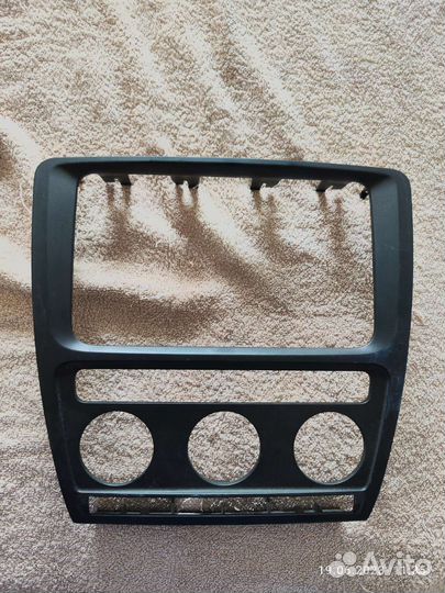 Рамка для штатной магнитолы octavia a5