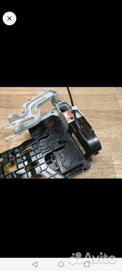 Замок двери передний левый Kia Venga